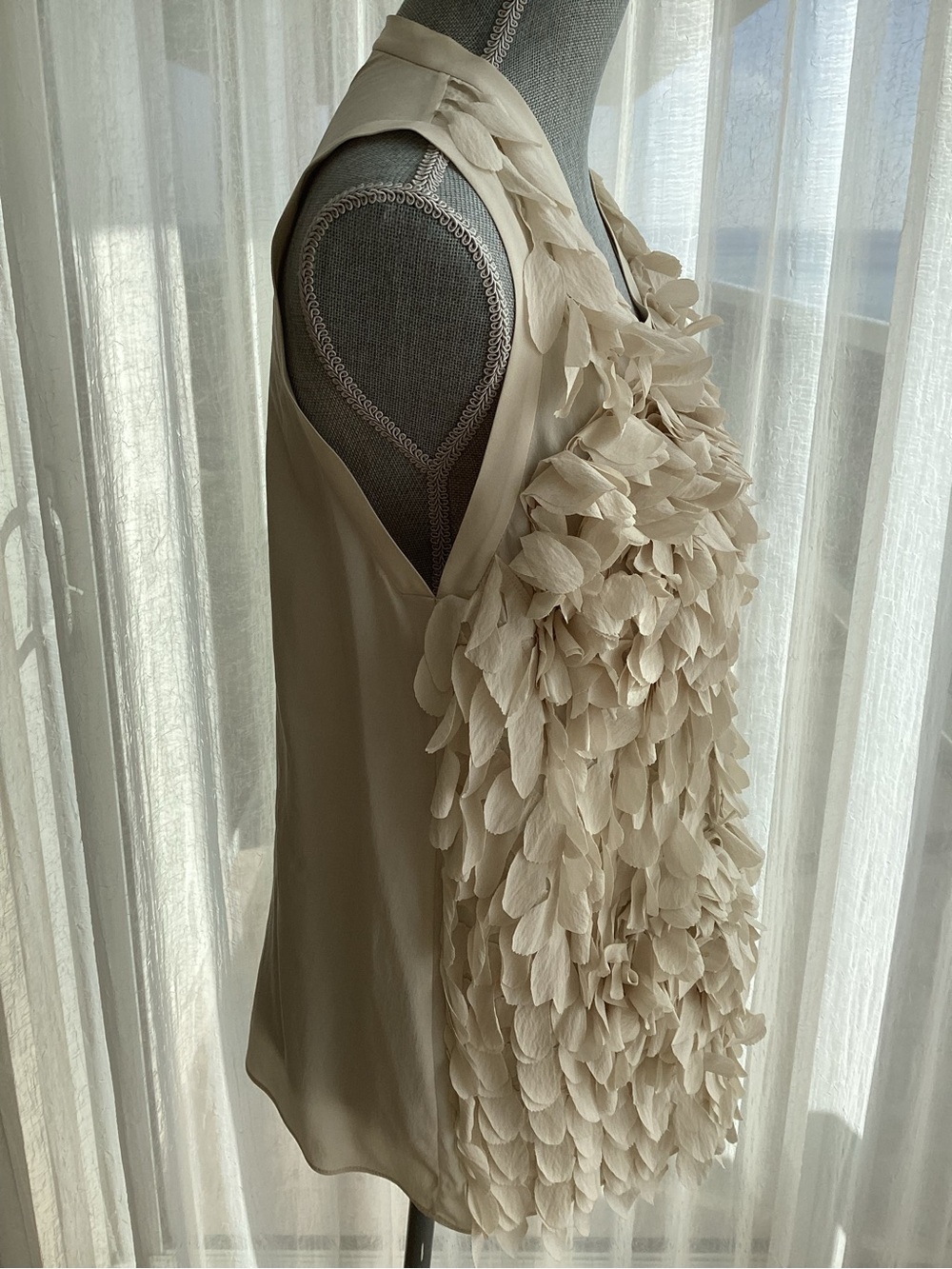 Brunello Cucinelli  Silk Petal Appliqué Top Blouse  sz M NWT - Picture 5 of 6